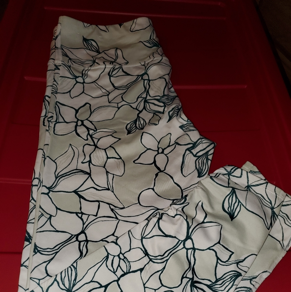 Mint green floral 7/8 length activewear leggings